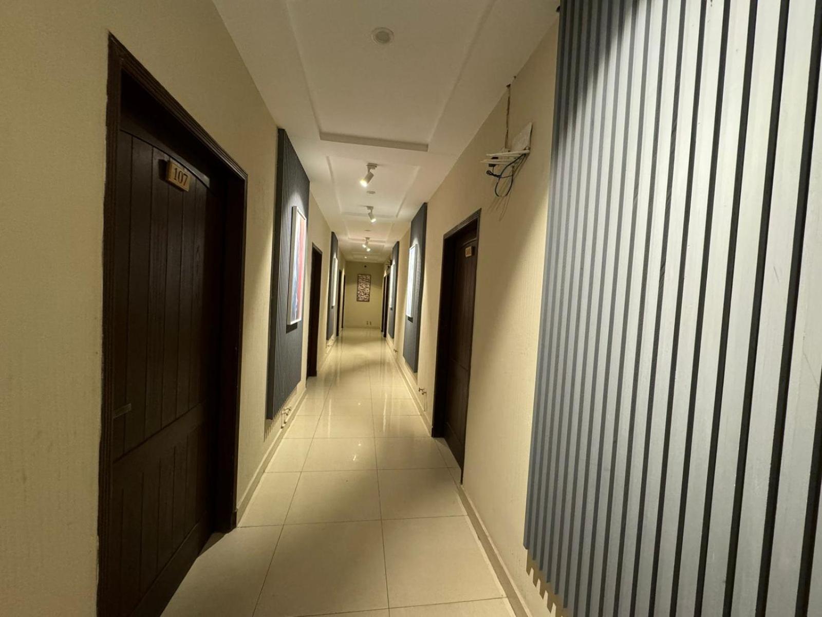 Shelton Boulevard Hotel Lahore Exterior foto
