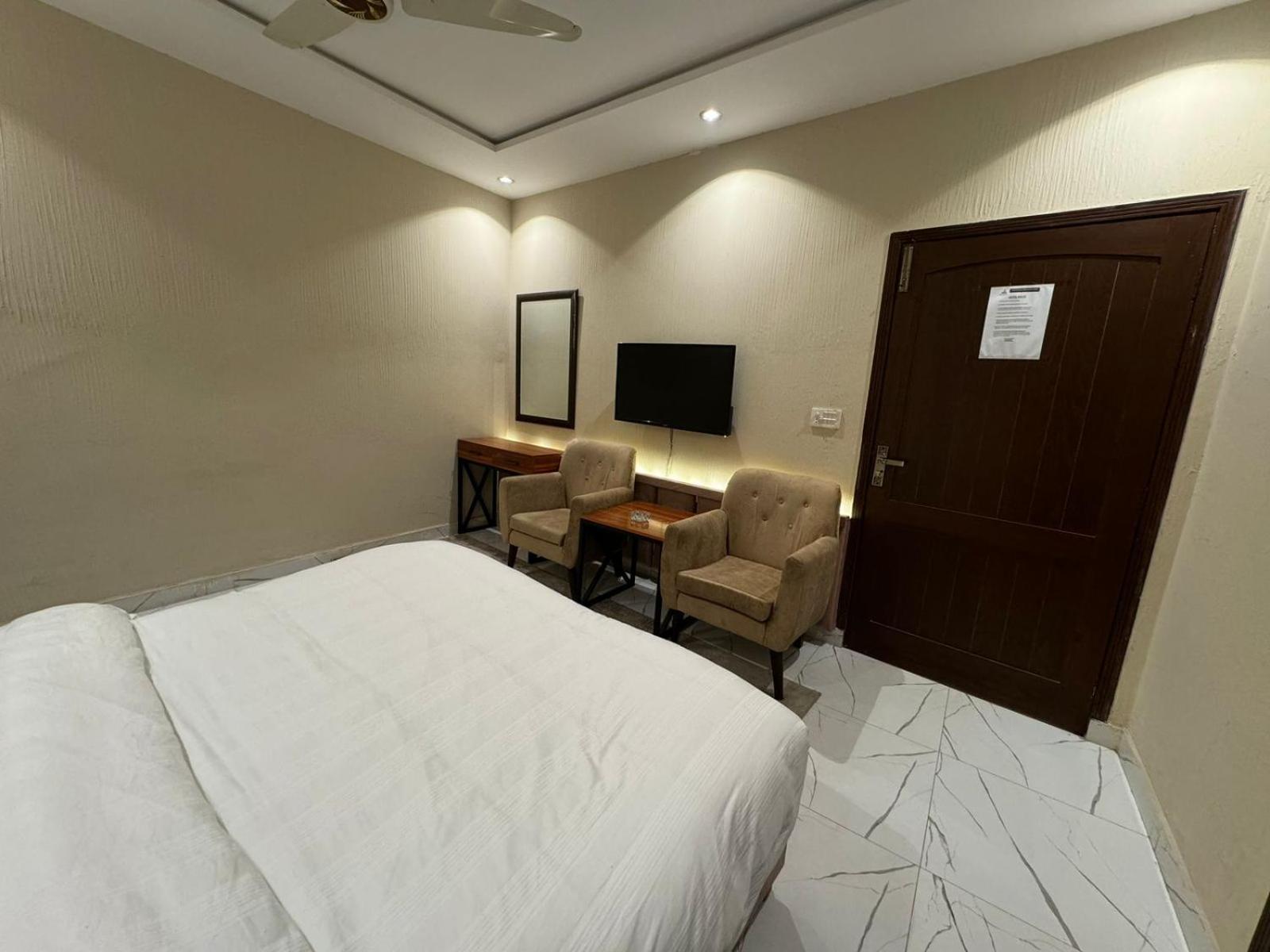 Shelton Boulevard Hotel Lahore Exterior foto